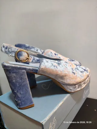 Zapatos de tacón azul terciopelo