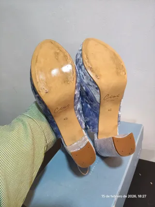 Zapatos de tacón azul terciopelo