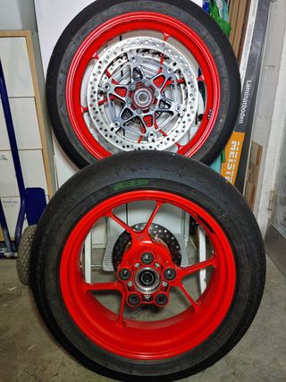 Juego Ruedas Aprilia Factory  Tuono/RSV4 Completas