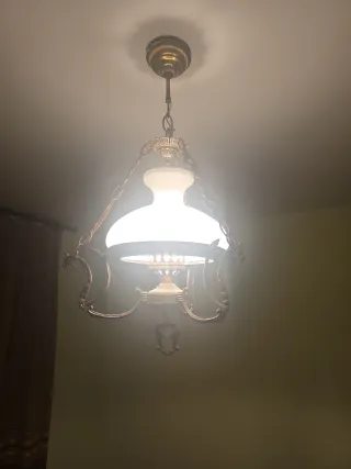 Lámpara antigua tipo quinqué