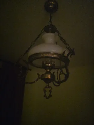 Lámpara antigua tipo quinqué