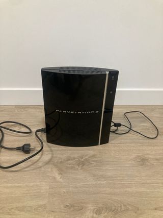 Playstation 3 + 3 juegos + 4 mandos
