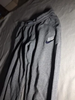 Pantalón Nike gris para niño