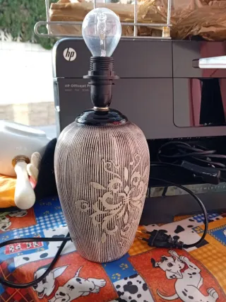 Lámpara de cerámica beige y marrón