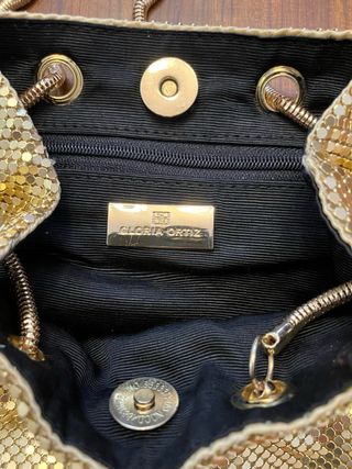 Bolso de fiesta dorado marca Gloria Orti