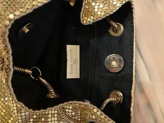 Bolso de fiesta dorado marca Gloria Orti