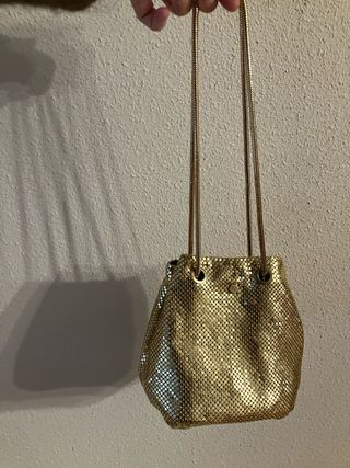 Bolso de fiesta dorado marca Gloria Orti