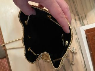 Bolso de fiesta dorado marca Gloria Orti