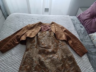Vestido y torerita ceremonia beige y oro