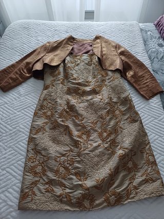 Vestido y torerita ceremonia beige y oro