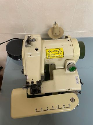 Máquina de coser puntada invisible