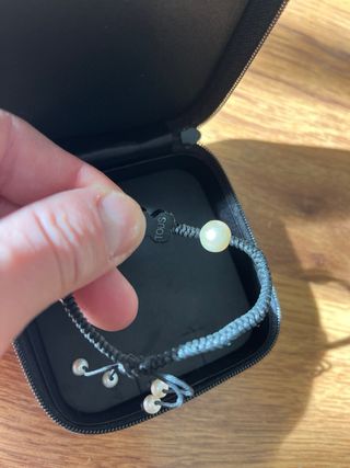 Pulsera Tous Cuerda Negra y Perlas