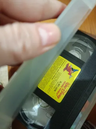 VHS Disney - El Rey león y Aladín. WB Harry Potter