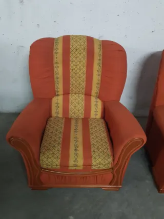 2 sillones naranjas o sofa de una plaza