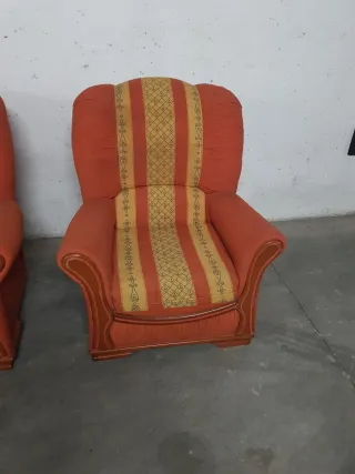 2 sillones naranjas o sofa de una plaza