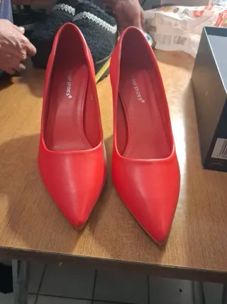 Scarpe tacco 7 cm rosse  a punta nuove mai usate