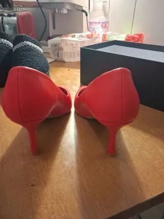 Scarpe tacco 7 cm rosse  a punta nuove mai usate