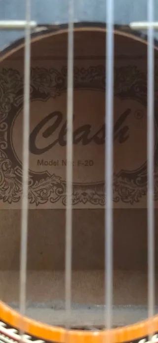 Chitarra classica Clash F-20 funzionante – ideale