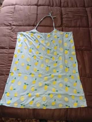 Vestido fresco con estampado de limones