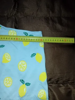 Vestido fresco con estampado de limones