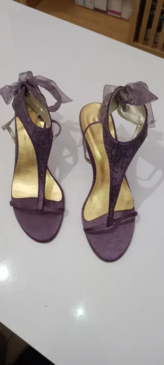 Zapatos de tacón morados