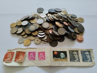 Lote 200 monedas antiguas y sellos
