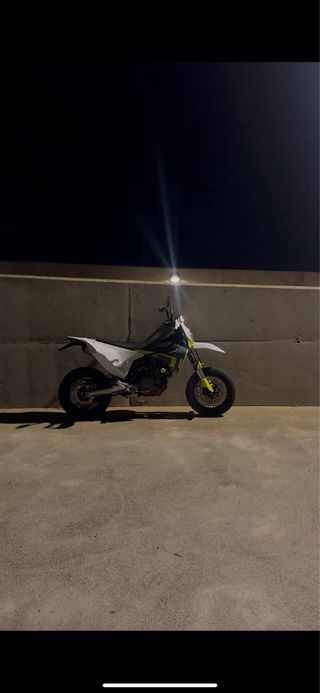 Husqvarna 701 Supermoto 2021