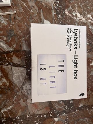 Caja de luz Lysboks con letras