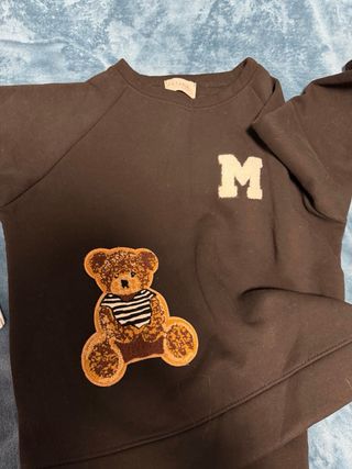 Conjunto chándal oso y M, en regalo un gorro.