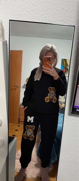 Conjunto chándal oso y M, en regalo un gorro.