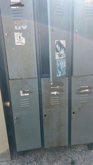 Taquillas metálicas grises