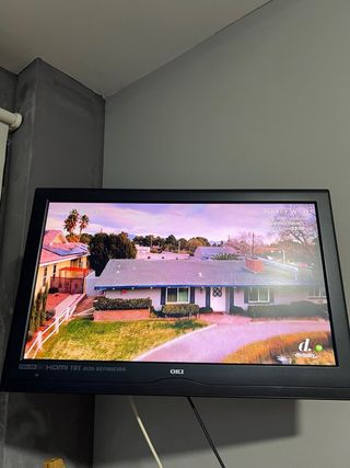Televisor OKI Full HD 1080 (con DVD) 21" + Soporte