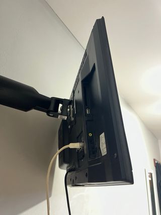 Televisor OKI Full HD 1080 (con DVD) 21" + Soporte