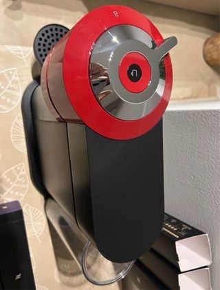 Cafetera Nespresso Vertuo KRUPS Roja