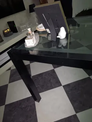 Mesa de comedor negra con tapa de cristal