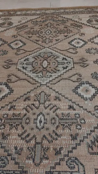 Tappeto beige e marrone per ingresso