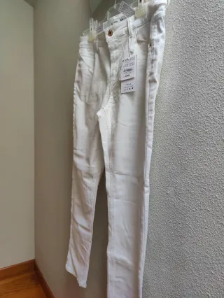 Pantalón Sfera blanco nuevo con etiquetas