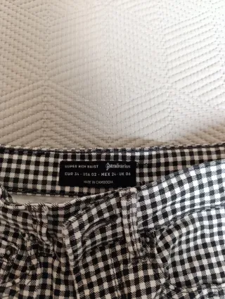 Pantalón pitillo cuadros blanco y negro