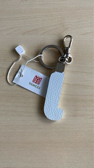 Llavero piel marca Yancci inicial J.¡SIN ESTRENAR!