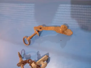 Cierres antiguos para puertas de madera