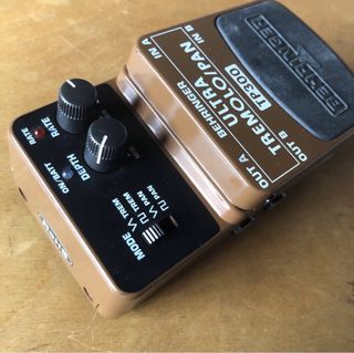 Pedal Behringer TP300 Ultra Tremolo/Pan