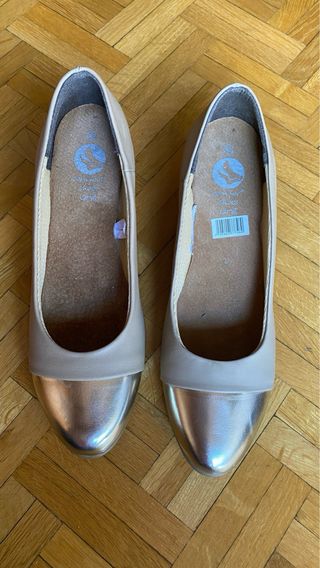 Zapatos tacón color beige, talla 40.¡SIN ESTRENAR!