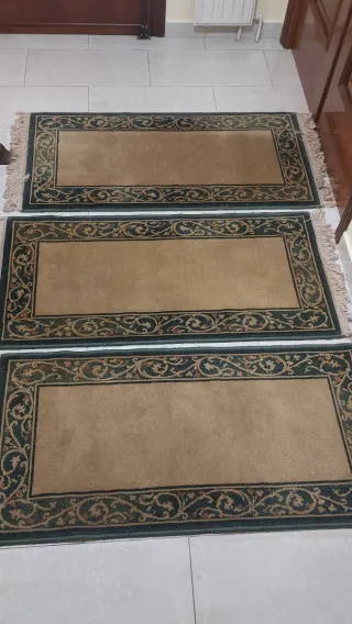 Tappetini da camera da letto marroni e verdi