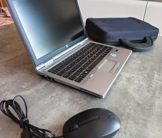 HP EliteBook 2570p. Se entrega con funda y ratón.