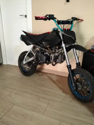 Pit Bike 125cc Negra y Azul