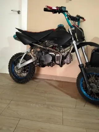 Pit Bike 125cc Negra y Azul
