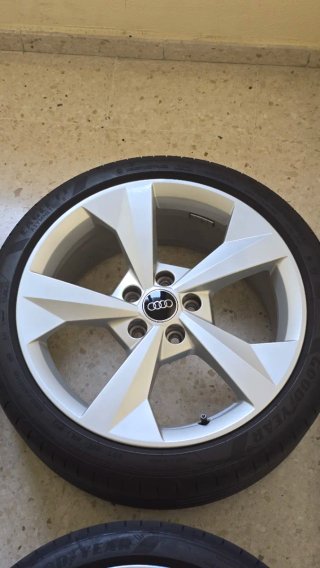 Llantas Audi A3/S3 Originales 18" con neumáticos.