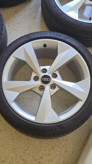 Llantas Audi A3/S3 Originales 18" con neumáticos.