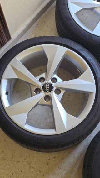 Llantas Audi A3/S3 Originales 18" con neumáticos.