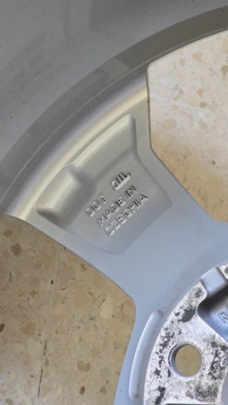 Llantas Audi A3/S3 Originales 18" con neumáticos.